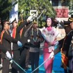 Kombes Pol Riza Muttaqin dalam tradisi farewell dan welcome parade di Polresta Banjarmasin