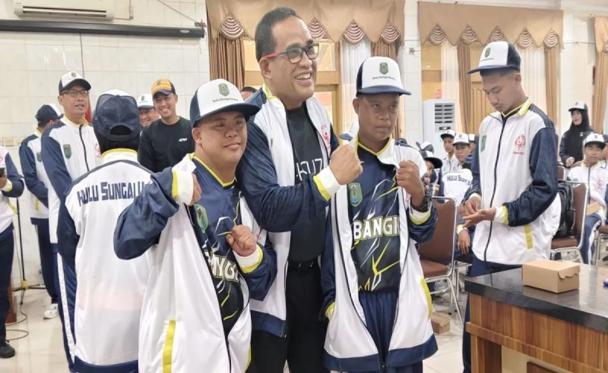 Bupati HSU Sahrujani bersama atlet dan pengurus SOIna HSU di Gedung Agung Setda Amuntai