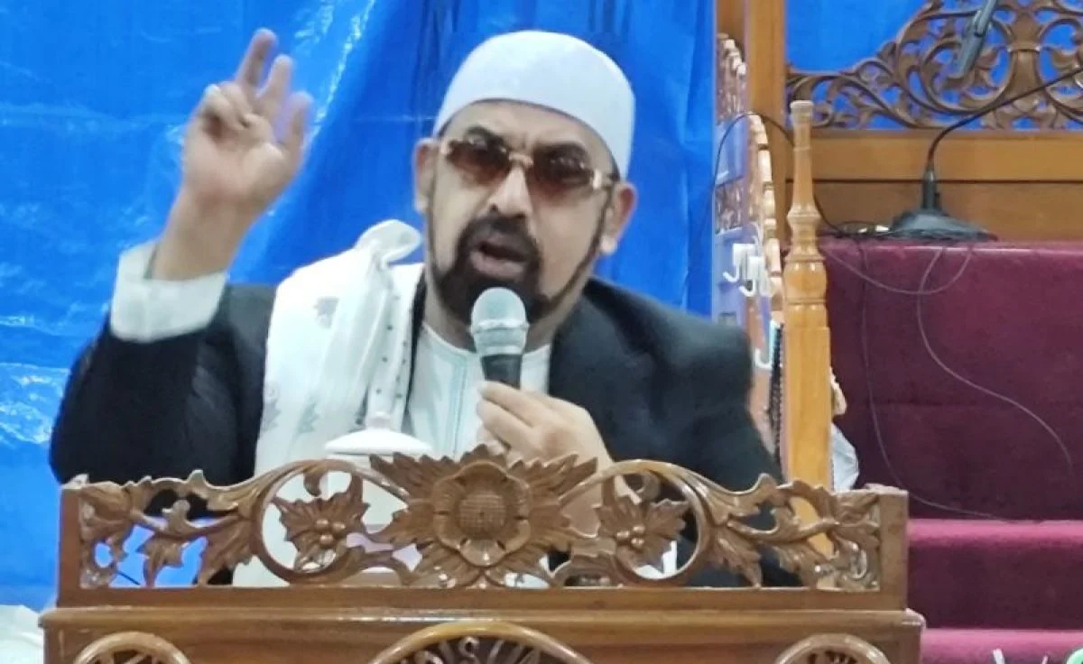 Habib Abdul Qadir Baagil memberikan tausyiah mengenai pentingnya wakaf Al-Qur'an di Masjid Assa'adah Banjarmasin