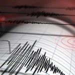 Ilustrasi membaca doa gempa bumi dan tsunami untuk memohon keselamatan dari bencana alam
