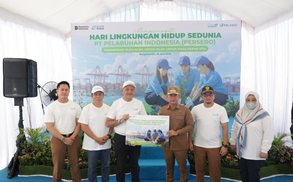 Kegiatan penanaman 2.500 bibit pohon oleh Pelindo di kawasan TPA Basirih Banjarmasin.