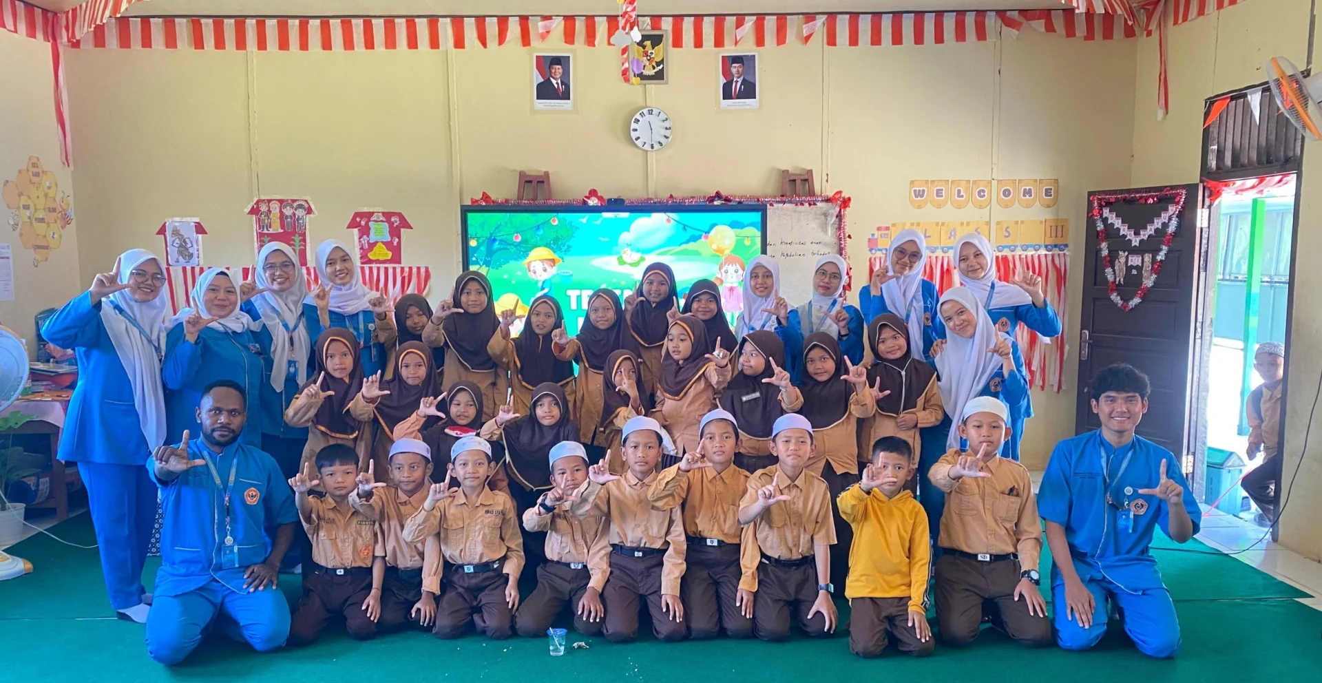 Mahasiswa Profesi Ners ULM memberikan penyuluhan program BINA pencegahan ISPA kepada warga Desa Dalam Pagar Martapura Timur.