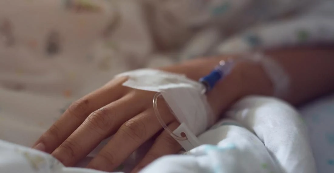 Membaca doa untuk ibu sakit beserta penerapannya sesuai adab menjenguk