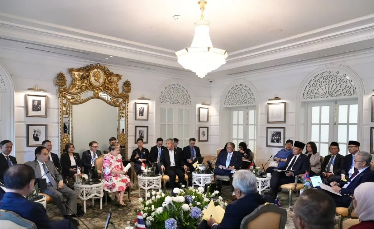 Menteri Luar Negeri RI Sugiono dalam pertemuan informal Menlu se-ASEAN membahas perdamaian Myanmar