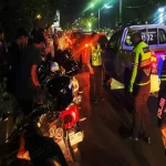 Petugas Satlantas Polresta Banjarmasin melakukan penertiban aksi balap liar pada dini hari.