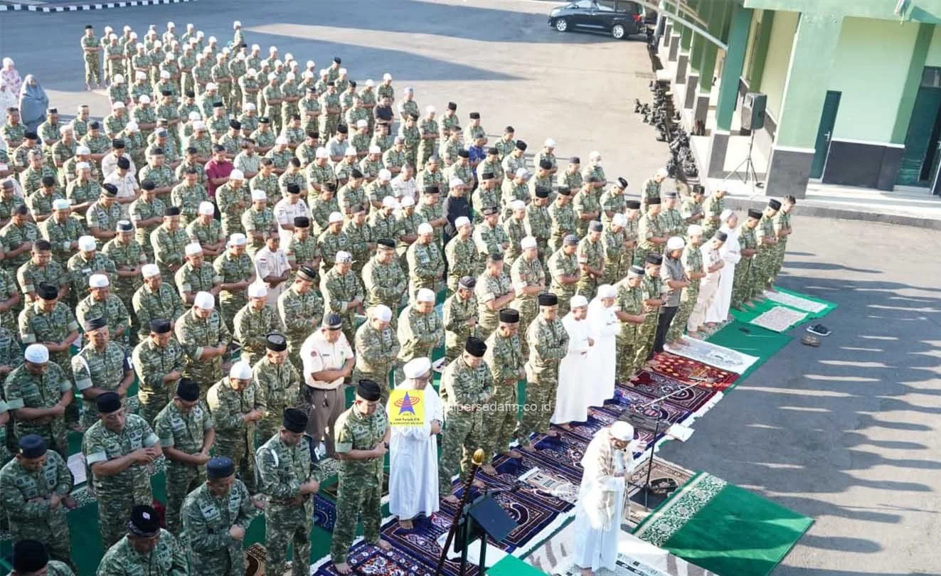 Prajurit TNI Korem 101/Antasari melaksanakan Salat Istisqa di Banjarmasin