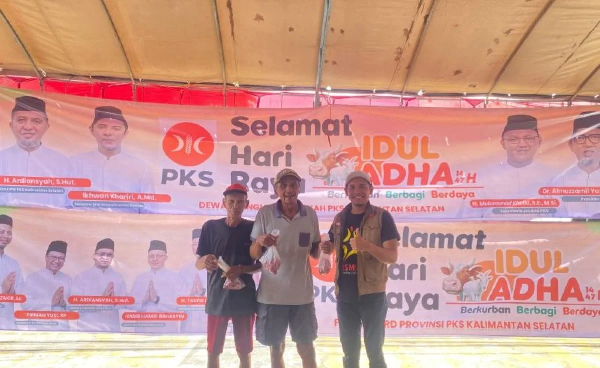 Prosesi penyembelihan dan penyaluran hewan kurban oleh DPW PKS Kalimantan Selatan