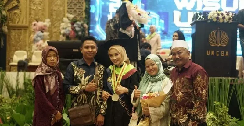 Fatimatuz Zahro lulusan S2 Unesa dengan IPK sempurna