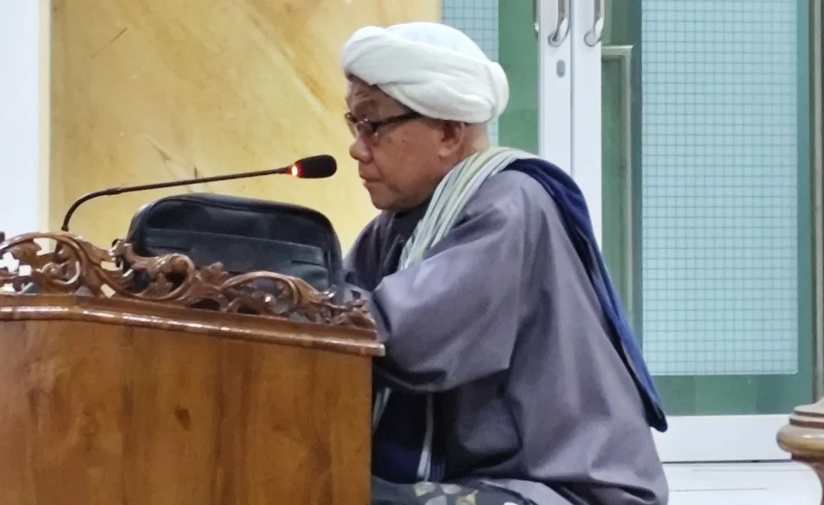 Guru Haji Saiful Rahman menyampaikan tausyiah tentang iman dan nikmat di Masjid Assa'adah Banjarmasin.