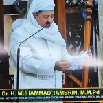 Kakanwil Kemenag Kalsel H Muhammad Tambrin memberikan khutbah mengenai pentingnya pembinaan anak di Masjid Raya Sabilal