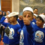 Kegiatan nonton bareng anak yatim dhuafa bersama YBM PLN UID Kalselteng
