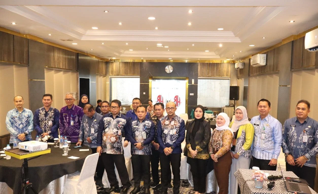 Kepala Dinas Koperasi dan UKM Kalsel memberikan sambutan dalam rapat koordinasi E-Walidata di Banjarmasin