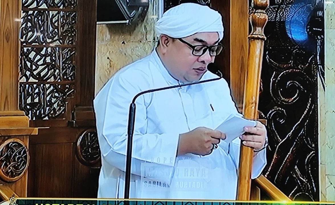 Khatib H Mohammad Mobarak menyampaikan khutbah Jumat di Masjid Raya Sabilal Muhtadin Banjarmasin