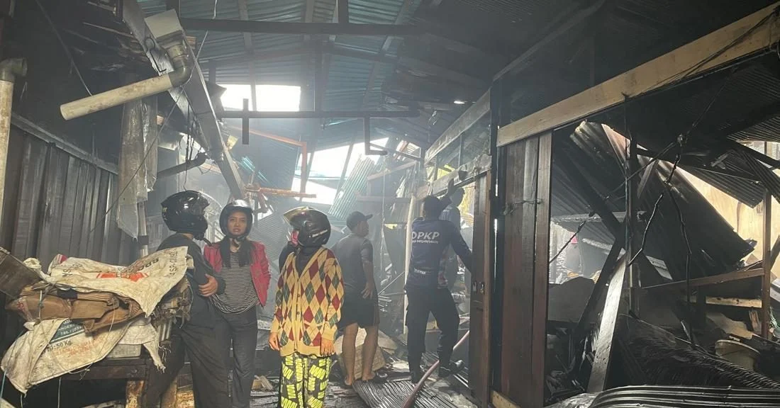 Kondisi kios yang hangus setelah kebakaran di Pasar Lima Banjarmasin