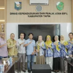 Kunjungan kerja Komisi I DPRD Kalsel ke Disdukcapil Kabupaten Tapin terkait pendataan penduduk non permanen.