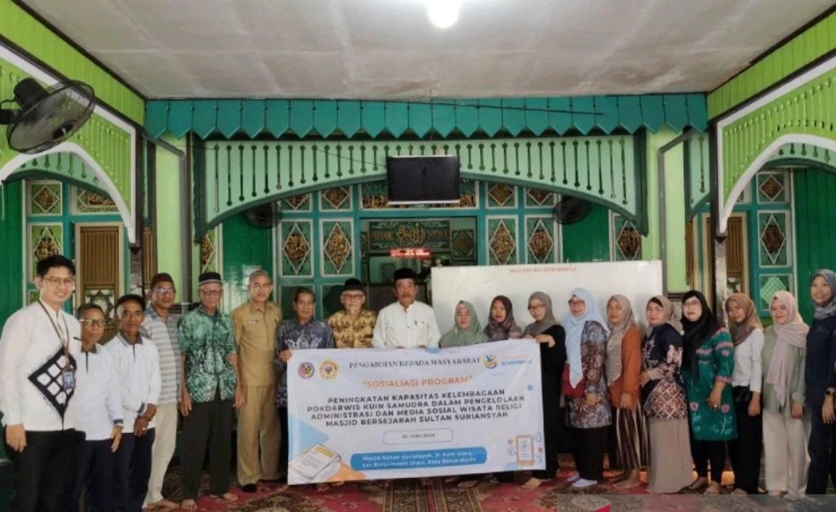 Pelatihan peningkatan kapasitas kelembagaan Pokdarwis Kuin Samudra oleh tim Poliban dan ULM