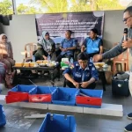 Pelatihan teknologi budidaya kepiting bakau sistem apartemen vertikal RAS di Desa Aluh-Aluh Besar