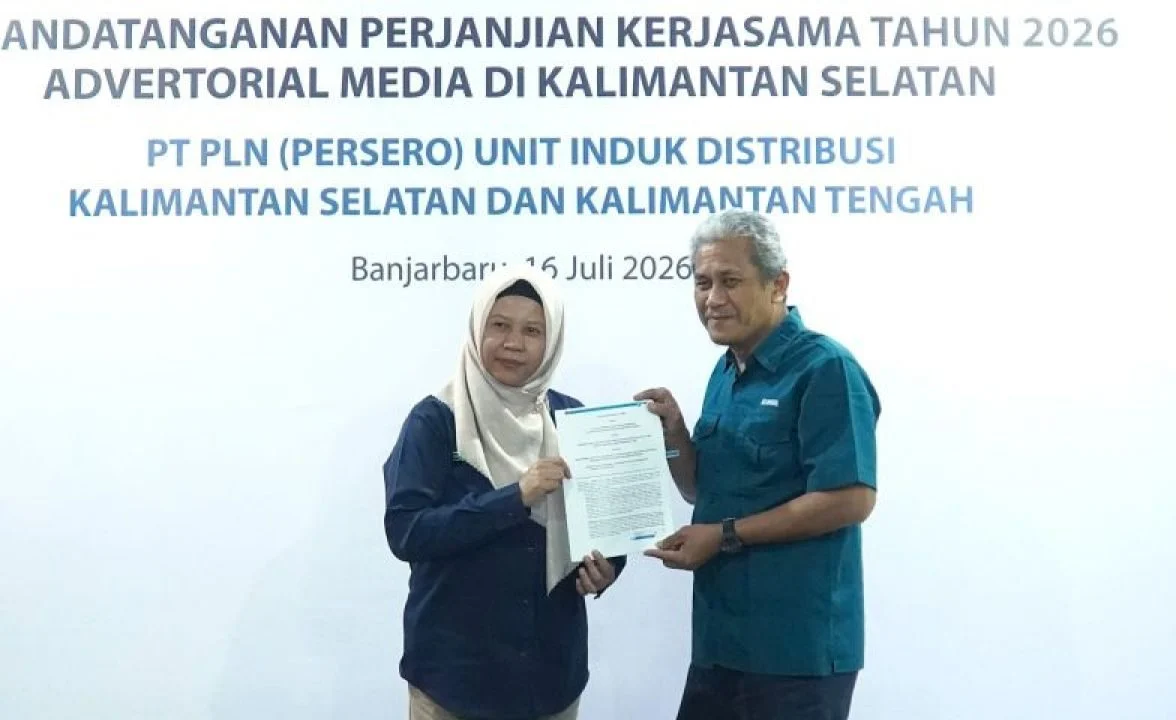 Penandatanganan kerja sama antara PLN UID Kalselteng dengan pimpinan media di Banjarbaru.