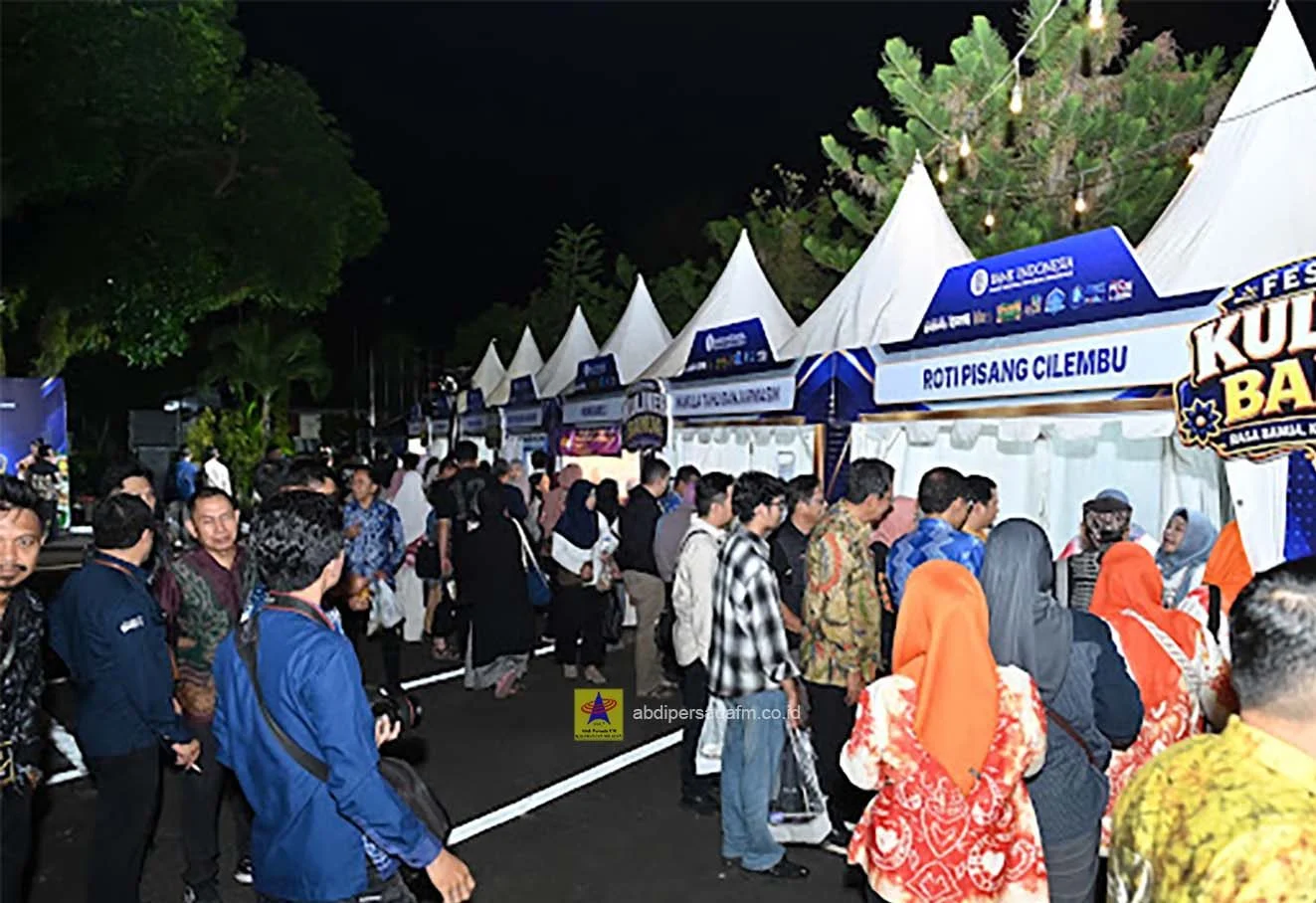 Pengunjung dan pelaku UMKM memadati Festival Kuliner Banua 2026 di Banjarmasin