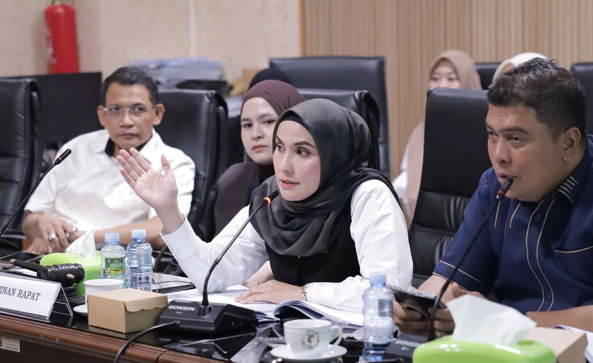 Rapat Komisi III DPRD Kalsel bersama Dinas ESDM dan DLH membahas program kerja 2027