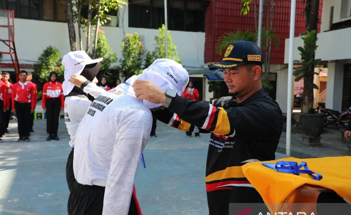 Sekretaris Daerah Kota Banjarmasin membuka pemusatan latihan calon Paskibraka 2026 di halaman Balai Kota.