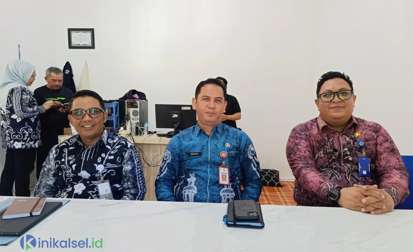 Sosialisasi penerapan pembayaran retribusi non tunai di Kabupaten Tanah Laut menggunakan QRIS dan dompet digital.