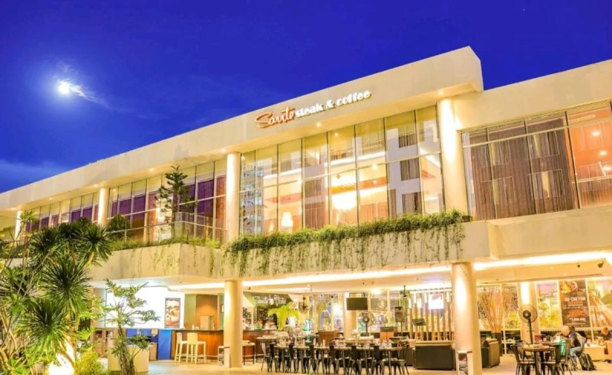 Suasana santai di Sante' Kaffe FUGO Hotel Banjarmasin dengan sajian kuliner pilihan