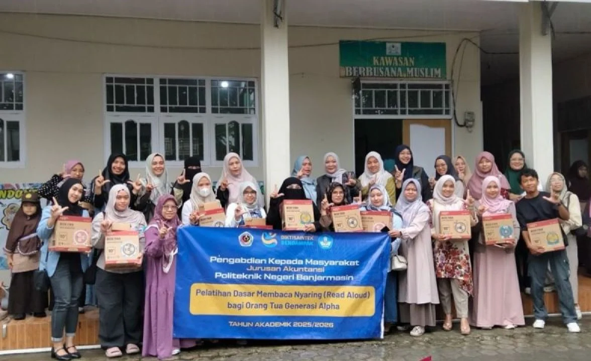 Tim dosen Politeknik Negeri Banjarmasin menggelar pelatihan Read Aloud untuk orang tua di SD Islam Madinaturramlah