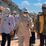 Wali Kota Banjarbaru Erna Lisa Halaby saat melakukan peninjauan fasilitas Sekolah Rakyat