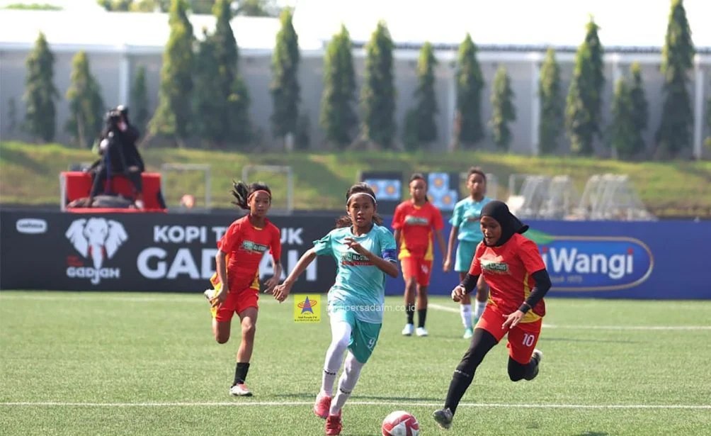 Aksi pertandingan final MilkLife Soccer Challenge All-Stars 2026 di Kudus antara All-Stars Kudus dan All-Stars Jakarta.