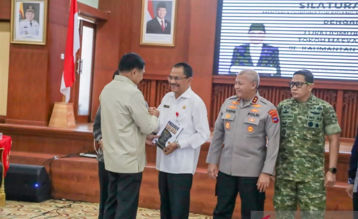 Ketua DPRD Kalsel Supian HK saat menghadiri silaturahmi dengan Menko Polkam di Banjarbaru