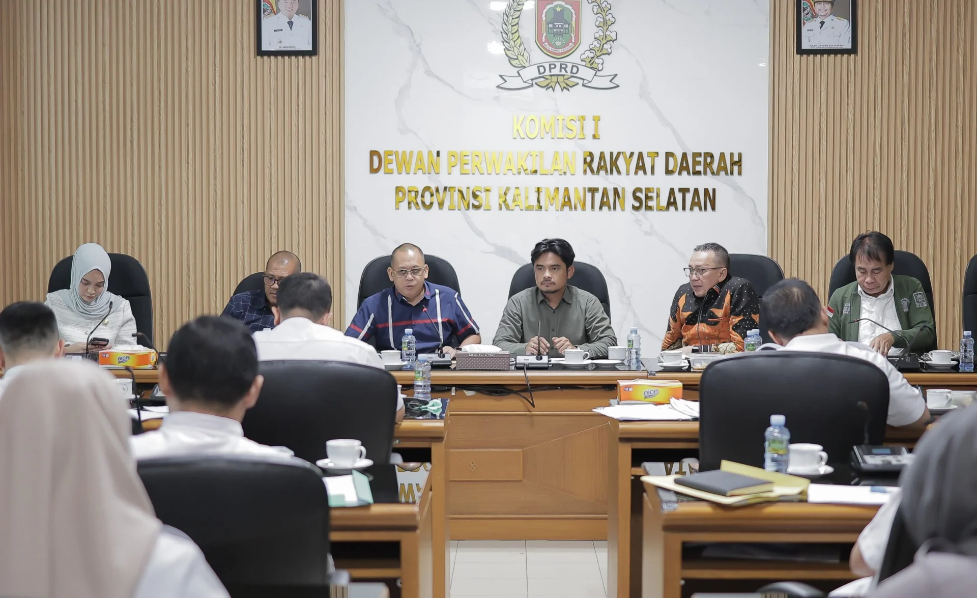 Ketua Komisi I DPRD Kalsel Rais Ruhayat memimpin rapat kerja pembahasan program kerja 2027 bersama Sekretariat DPRD Kalsel