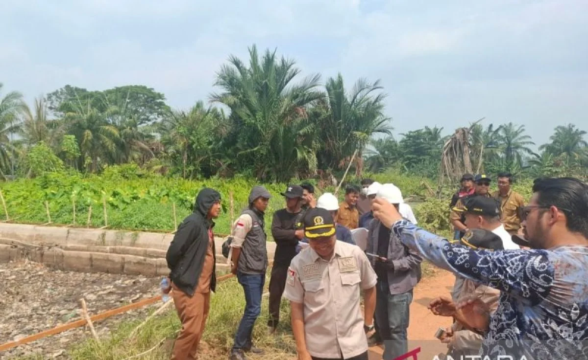 Peninjauan proyek infrastruktur penanganan limbah di TPAS Basirih oleh DPRD Kota Banjarmasin.