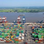 Aktivitas bongkar muat petikemas di Terminal Petikemas Banjarmasin
