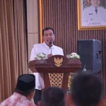 Bupati Hulu Sungai Selatan saat berdialog dengan tokoh masyarakat terkait pembangunan daerah