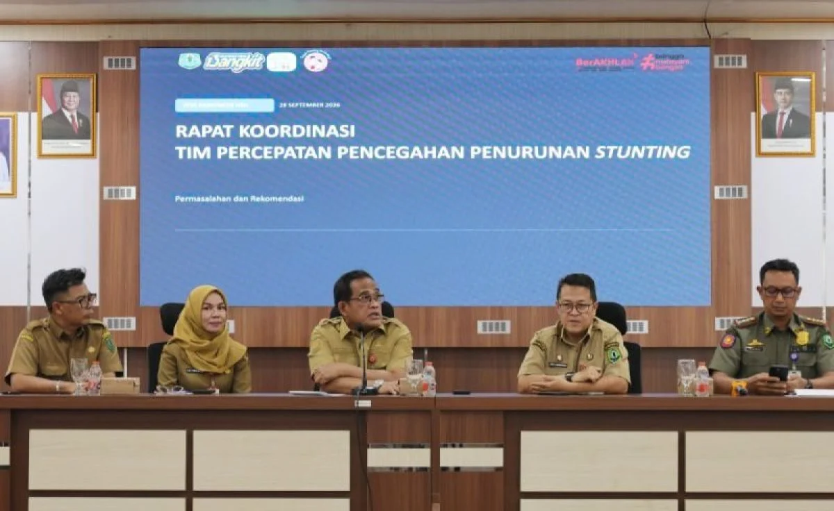 Bupati Hulu Sungai Utara Sahrujani memimpin rapat koordinasi percepatan penurunan stunting di Amuntai.