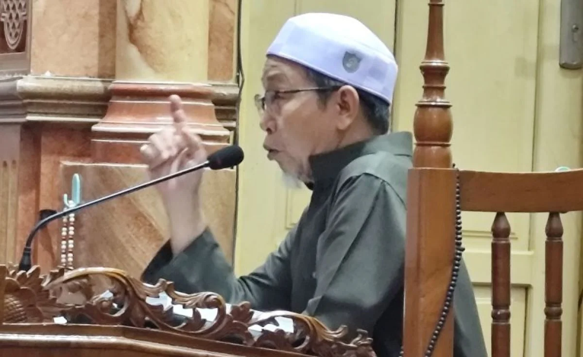 Guru Haji Mansyah menyampaikan tausyiah di Masjid Assaadah Banjarmasin