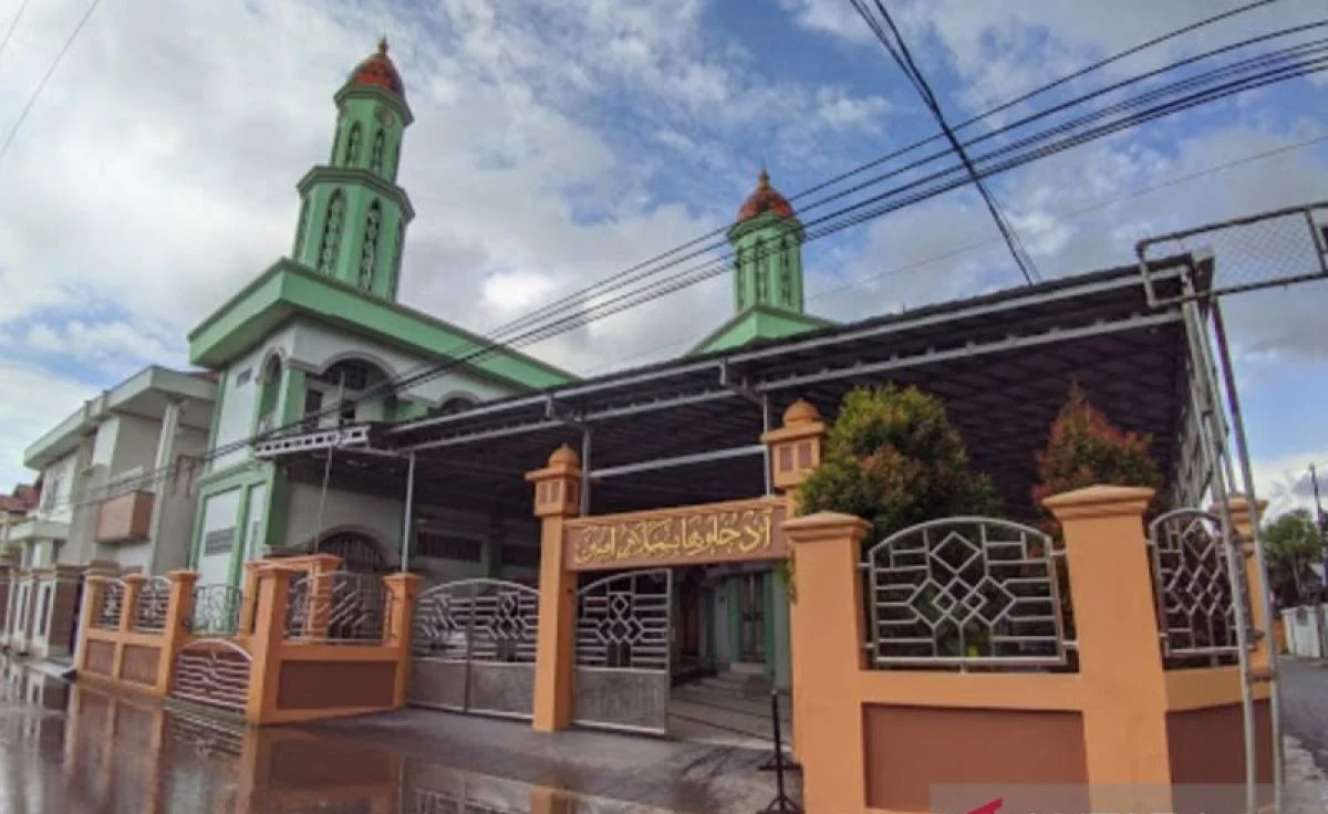 Guru Saiful Anshari menyampaikan tausyiah mengenai qadha dan qadar di Masjid Assaadah Banjarmasin