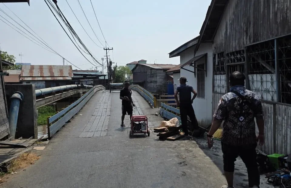 Kondisi Jembatan Banyiur di Banjarmasin yang sudah selesai diperbaiki dan kembali dibuka untuk lalu lintas warga.