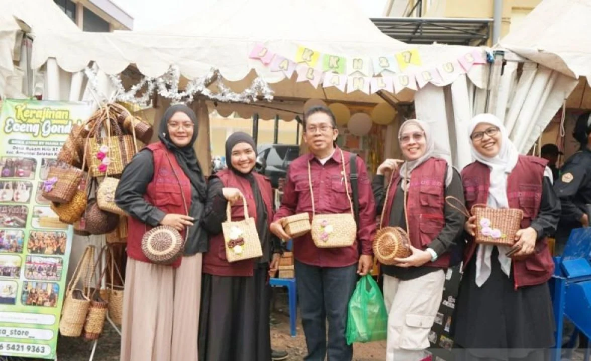 Pameran hasil karya mahasiswa KKN Fakultas Pertanian ULM di Hulu Sungai Utara