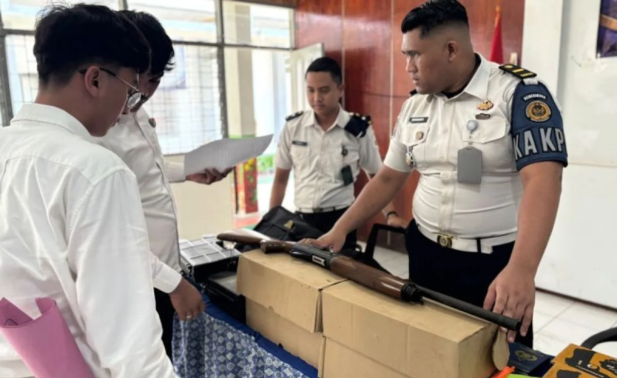 Petugas Rutan Rantau melakukan pemeriksaan sarana keamanan