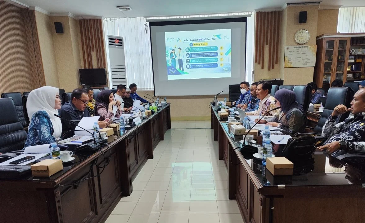 Suasana rapat kerja Komisi III DPRD Kalsel membahas rencana pengembangan Kebun Raya Banua
