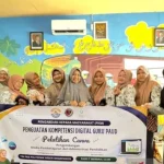 Tim PKM Poliban saat memberikan pelatihan Canva kepada guru PAUD di Banjarmasin