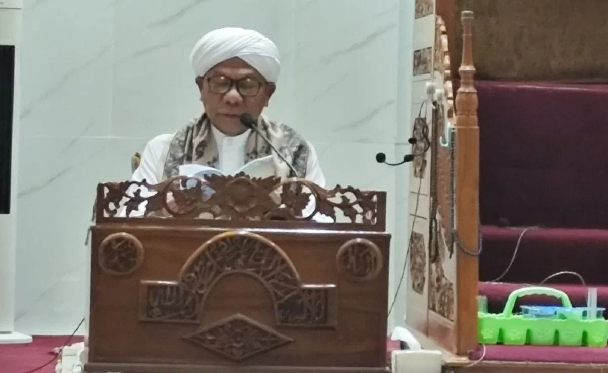 Tuan Guru Madyan Noor Mar'ie saat memberikan tausyiah di Masjid Assa'adah Banjarmasin