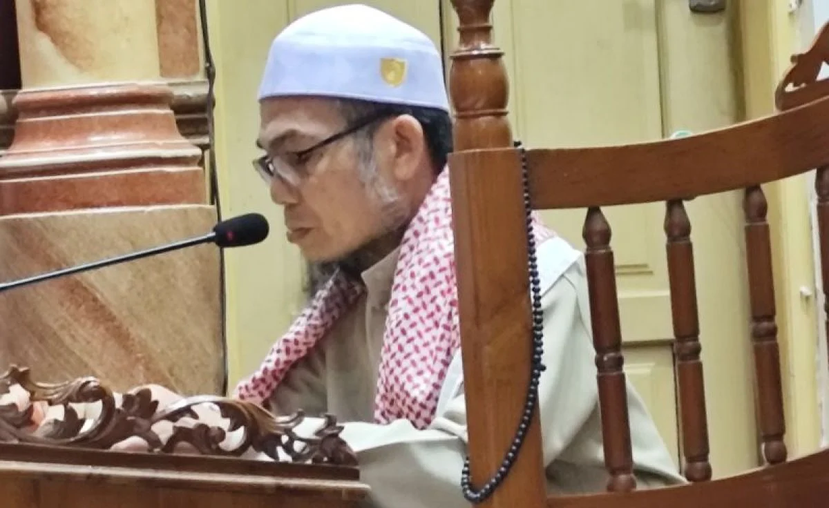 Ustadz HM Ghazali Mukeri saat memberikan tausyiah mengenai keutamaan azan di Masjid Assa'adah Banjarmasin