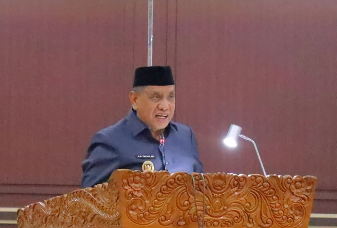 Wakil Bupati Tanah Laut H. M. Zazuli menyampaikan jawaban pemerintah daerah dalam rapat paripurna DPRD Tanah Laut.