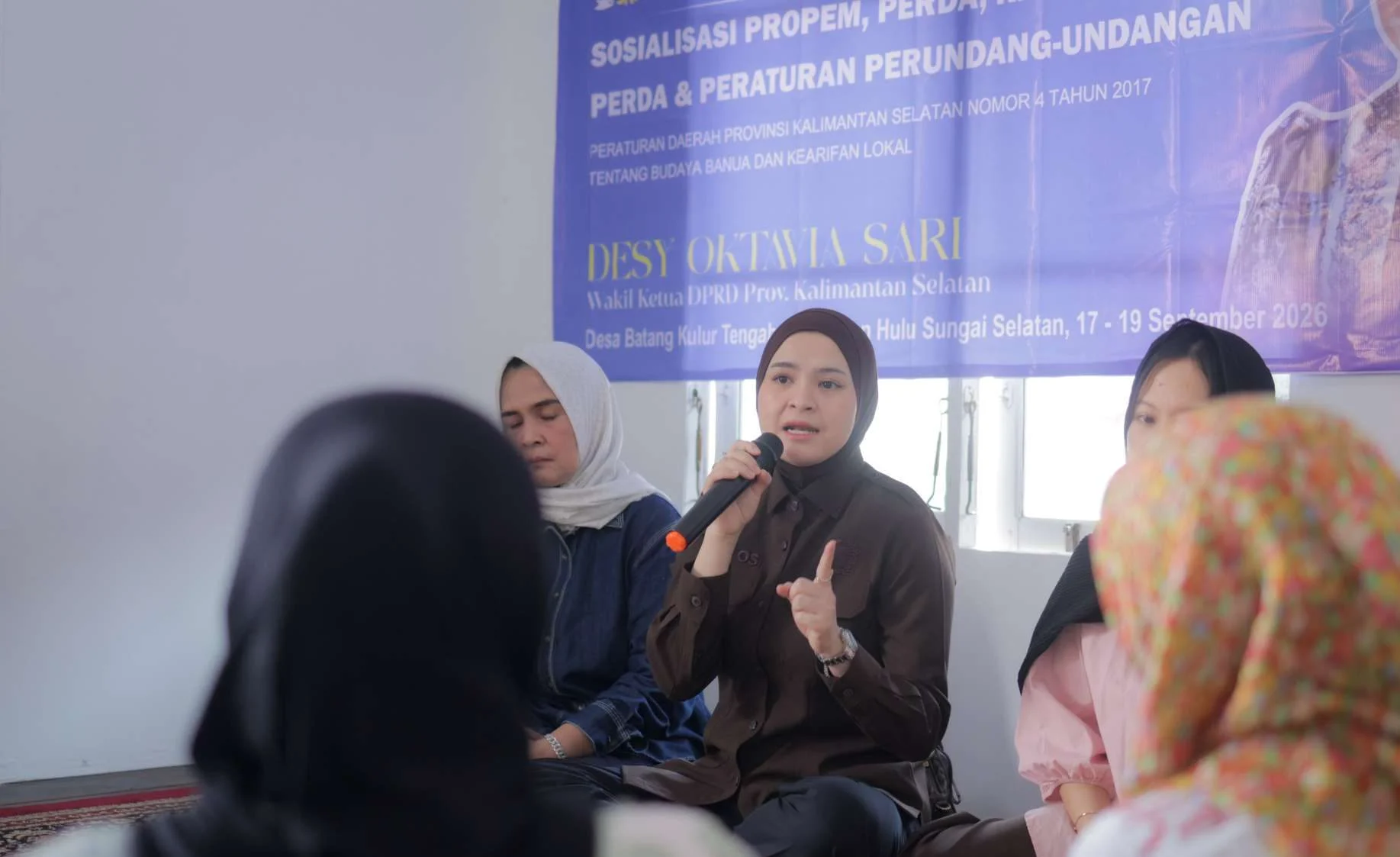 Wakil Ketua DPRD Kalimantan Selatan Desy Oktavia Sari saat memberikan sosialisasi mengenai kearifan lokal.