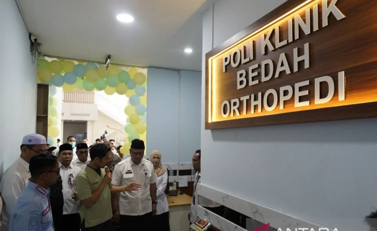 Wali Kota Muhammad Yamin HR meresmikan layanan poli ortopedi di RSUD Sultan Suriansyah Banjarmasin