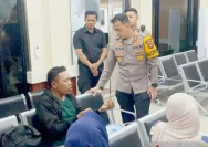 Kapolresta Banjarmasin menemui keluarga korban Kapal Virgo di RS Bhayangkara