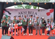 Masyarakat Sumatera Barat mengikuti Aksi Bela Palestina di halaman Kantor Gubernur Sumbar